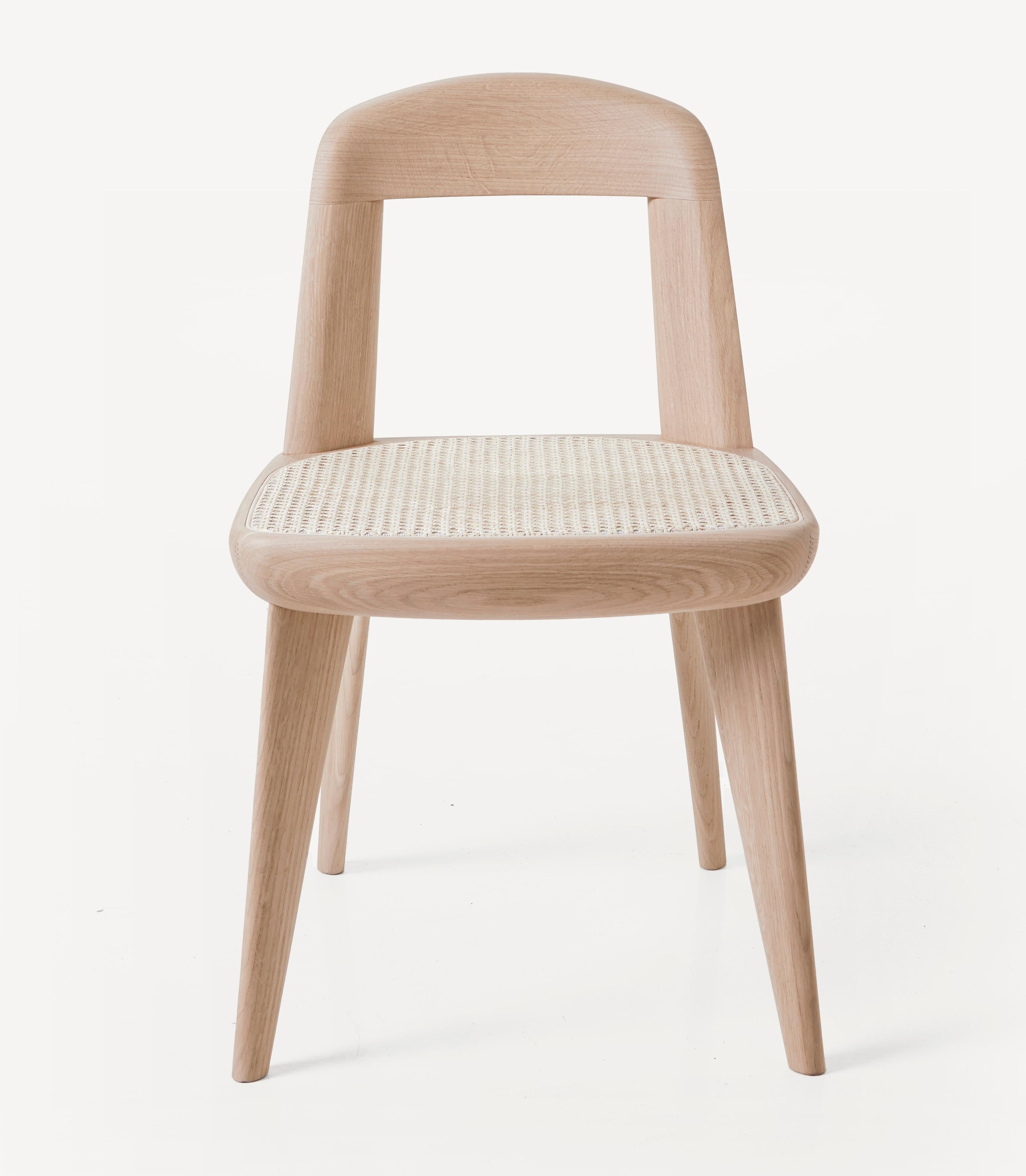 En vente : Brown (Wood White Oak Raw Effect) Chaise brutaliste sans bras en bois massif avec assise en rotin conçue par Craig Bassam 3