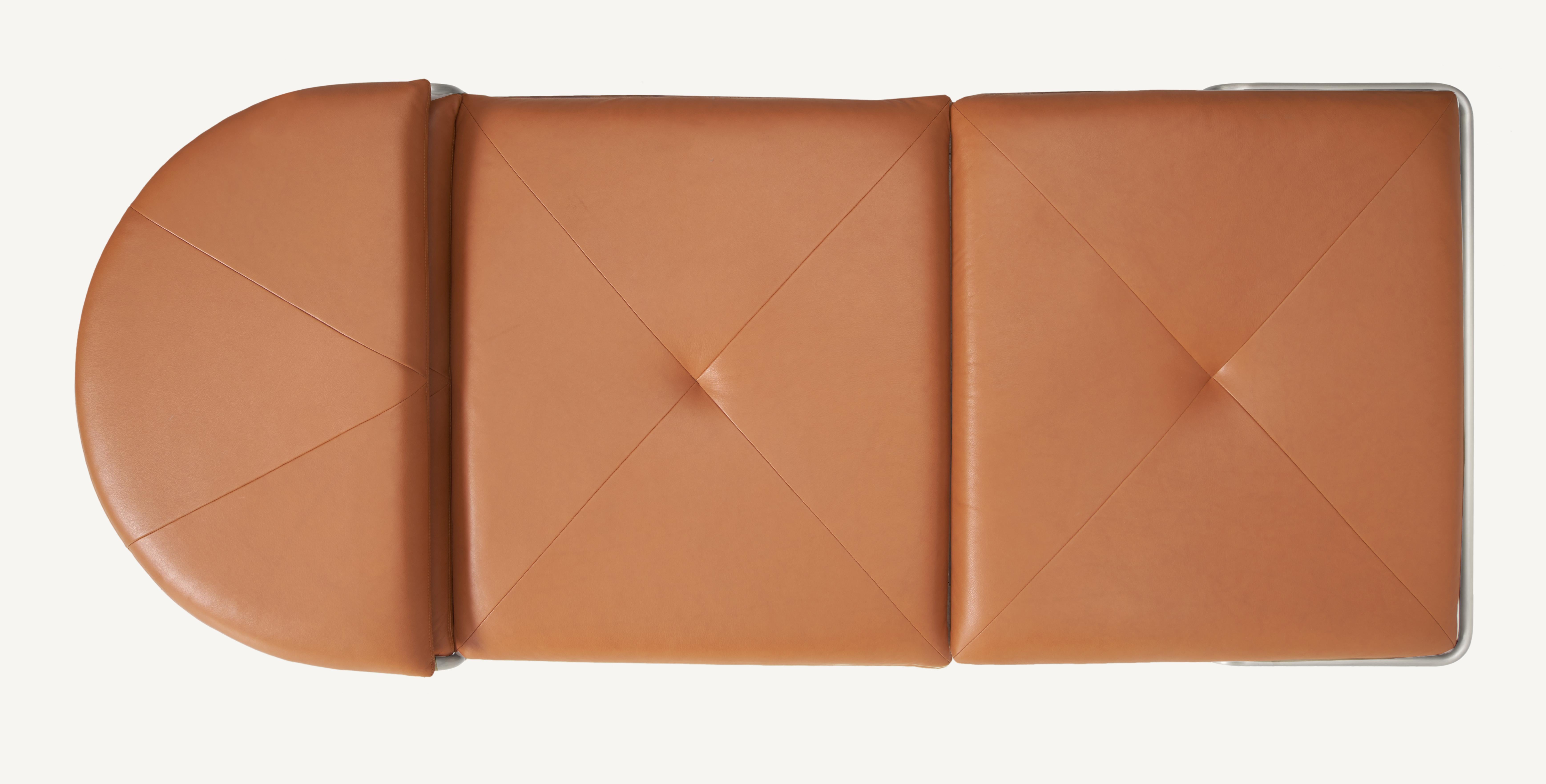 En vente : Brown (Elegant 43807 British Tan) e-lit géométrique en noyer massif, nickel satiné et cuir de Craig Bassam 4