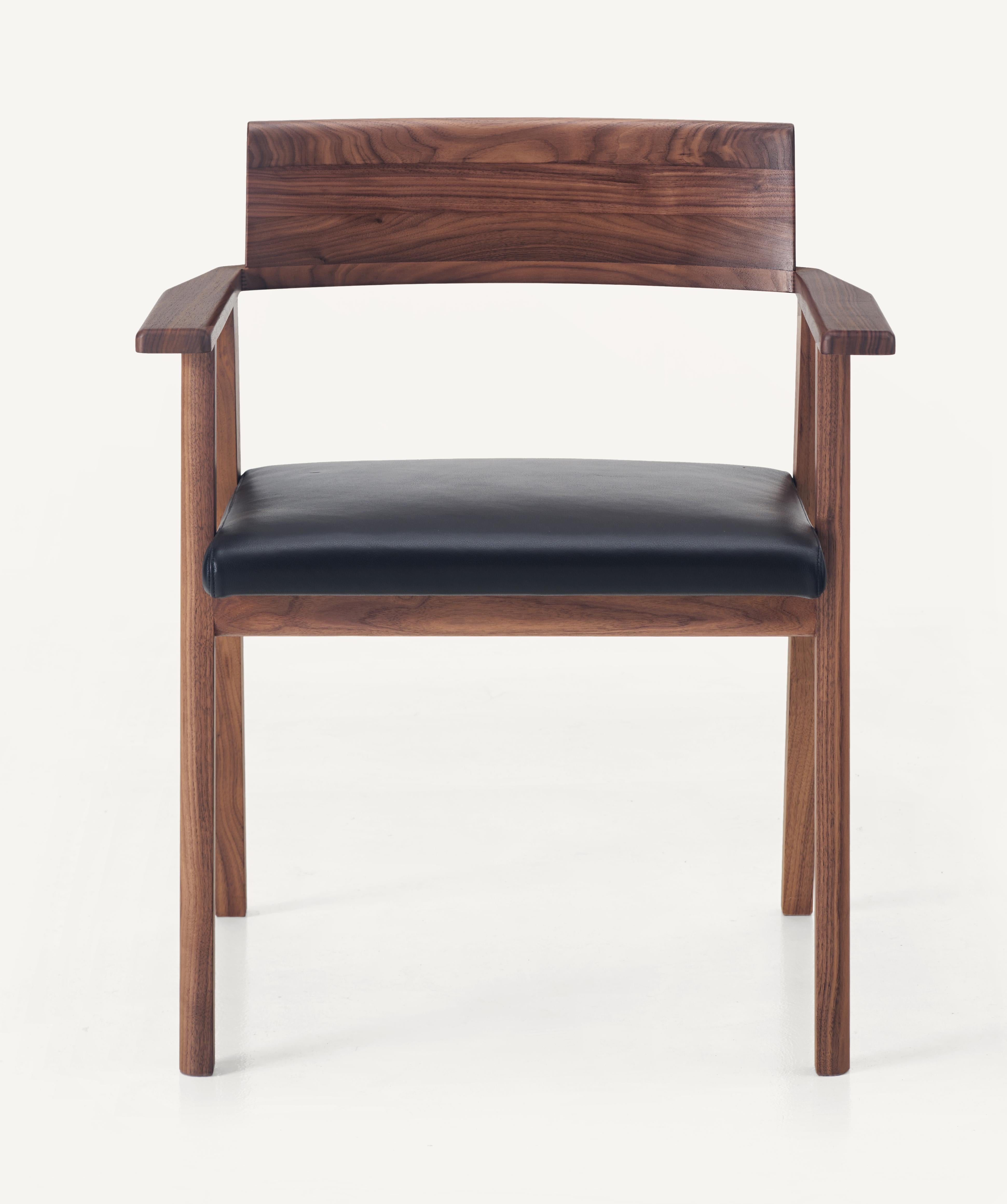 En vente : Black (Elegant 99001 Black) Chaise Wedge en noyer massif et cuir de Craig Bassam 3