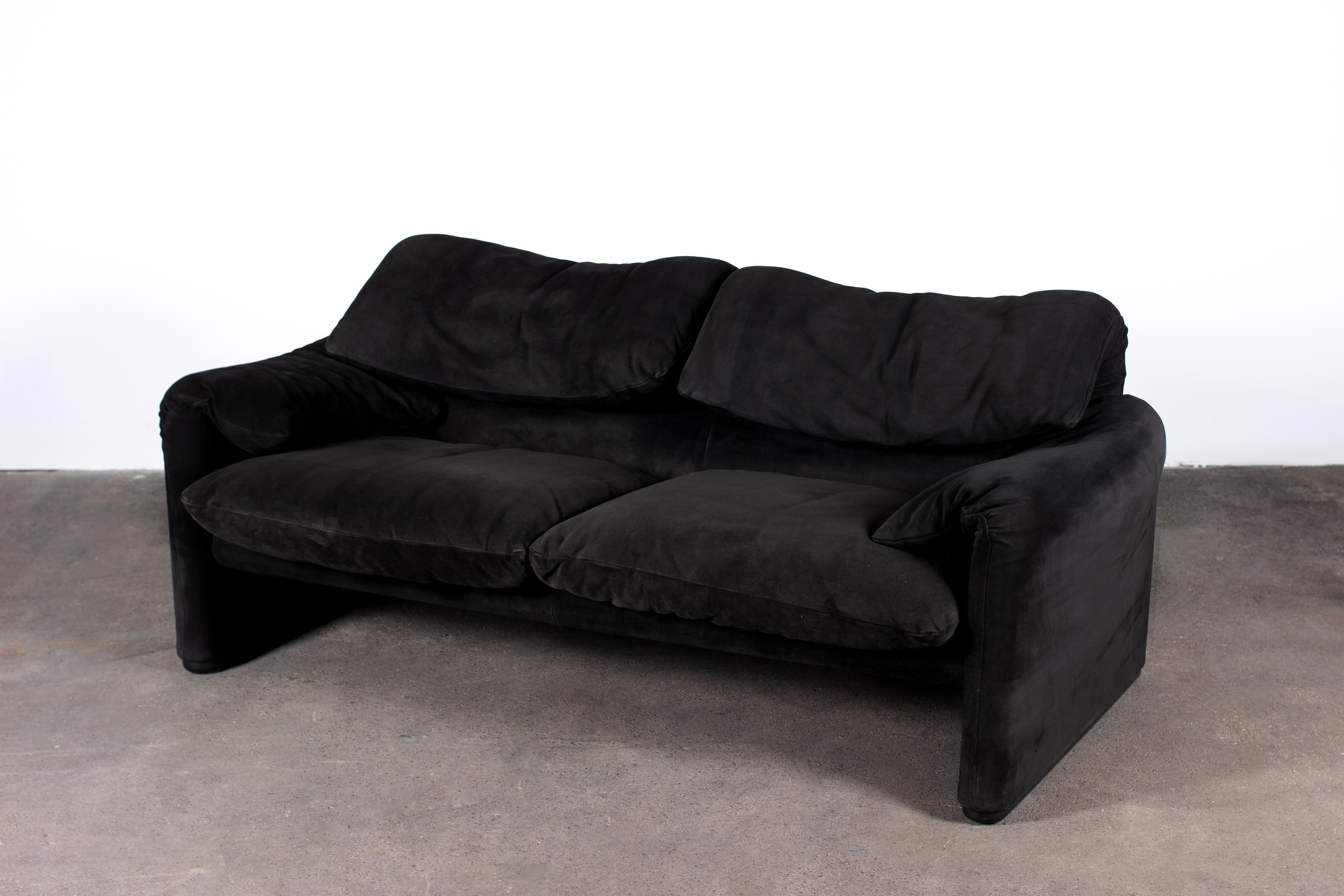 Pair of Black Suede 2-Seater Maralunga Sofas by Vico Magistretti for Cassina 17