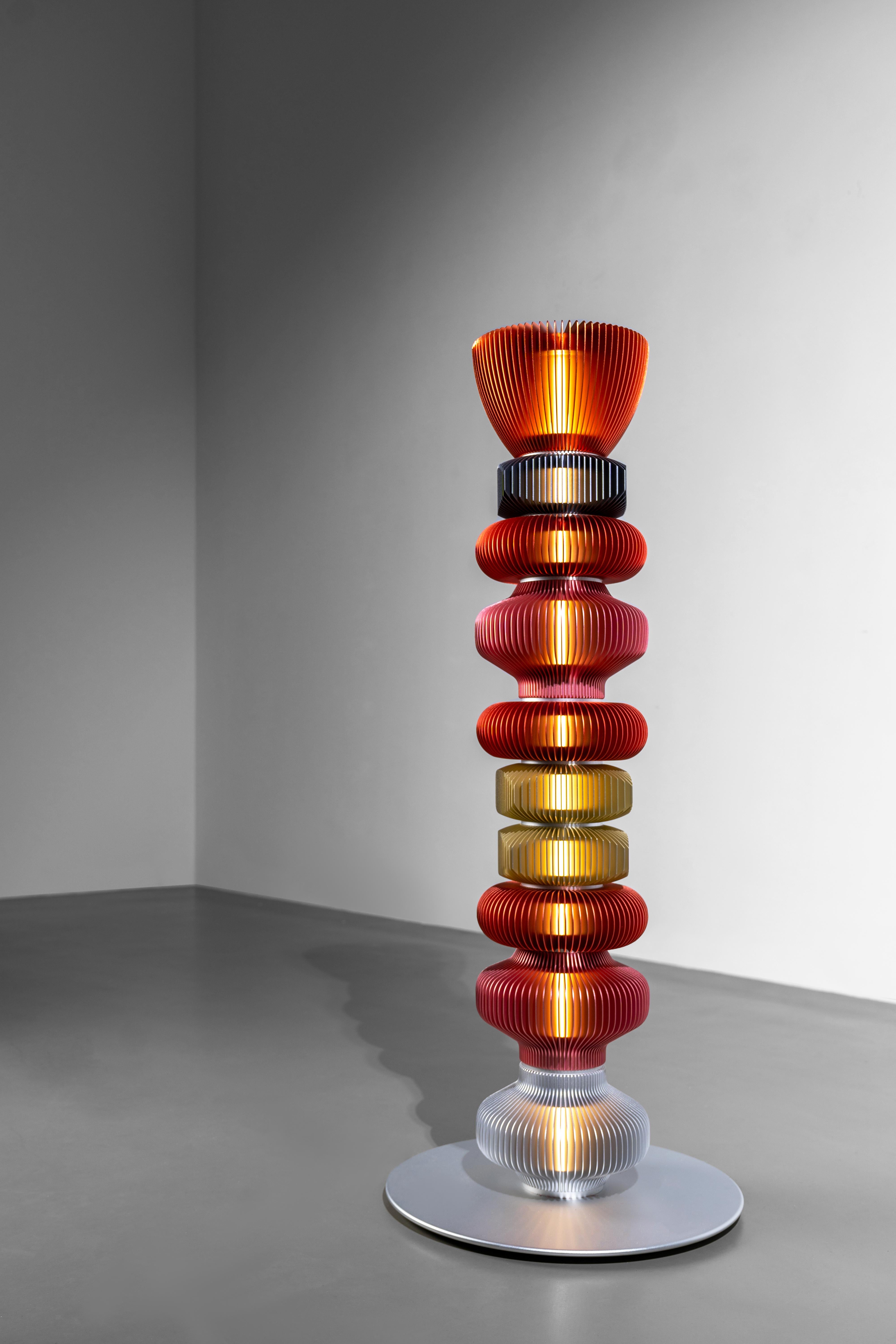 Aluminium TOTEM-14 by Michael Young, lampadaire au design Contemporary en vente