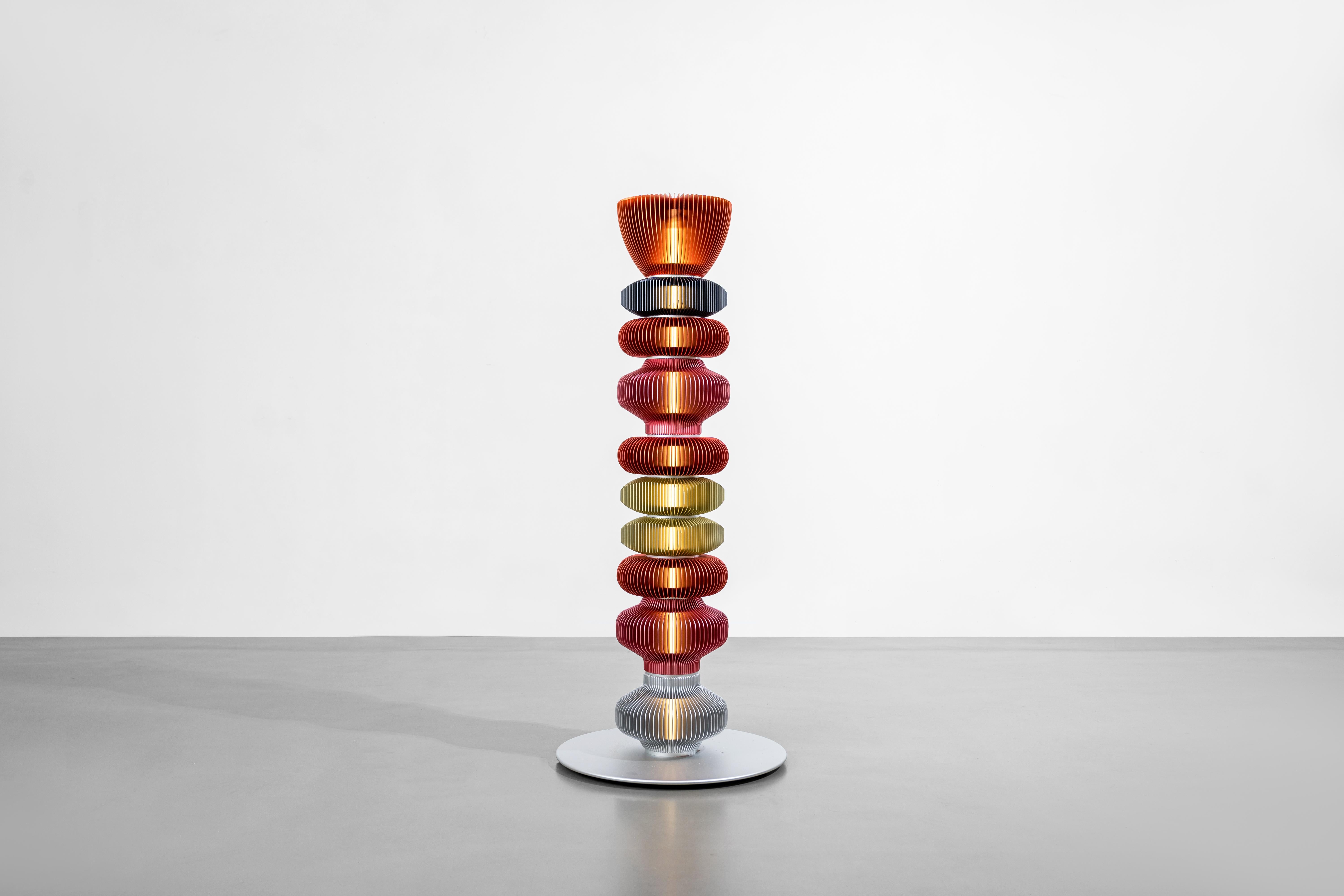 TOTEM-14 by Michael Young, lampadaire au design Contemporary en vente 19