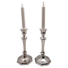 Coppia di Tiffany 
Co. Candelieri in argento Sterling Mid-Century Modern con scatola