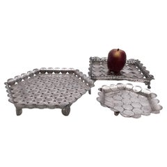 Raro set brasiliano di 3 vassoi con piedi in argento realizzati con monete del XIX e XX secolo