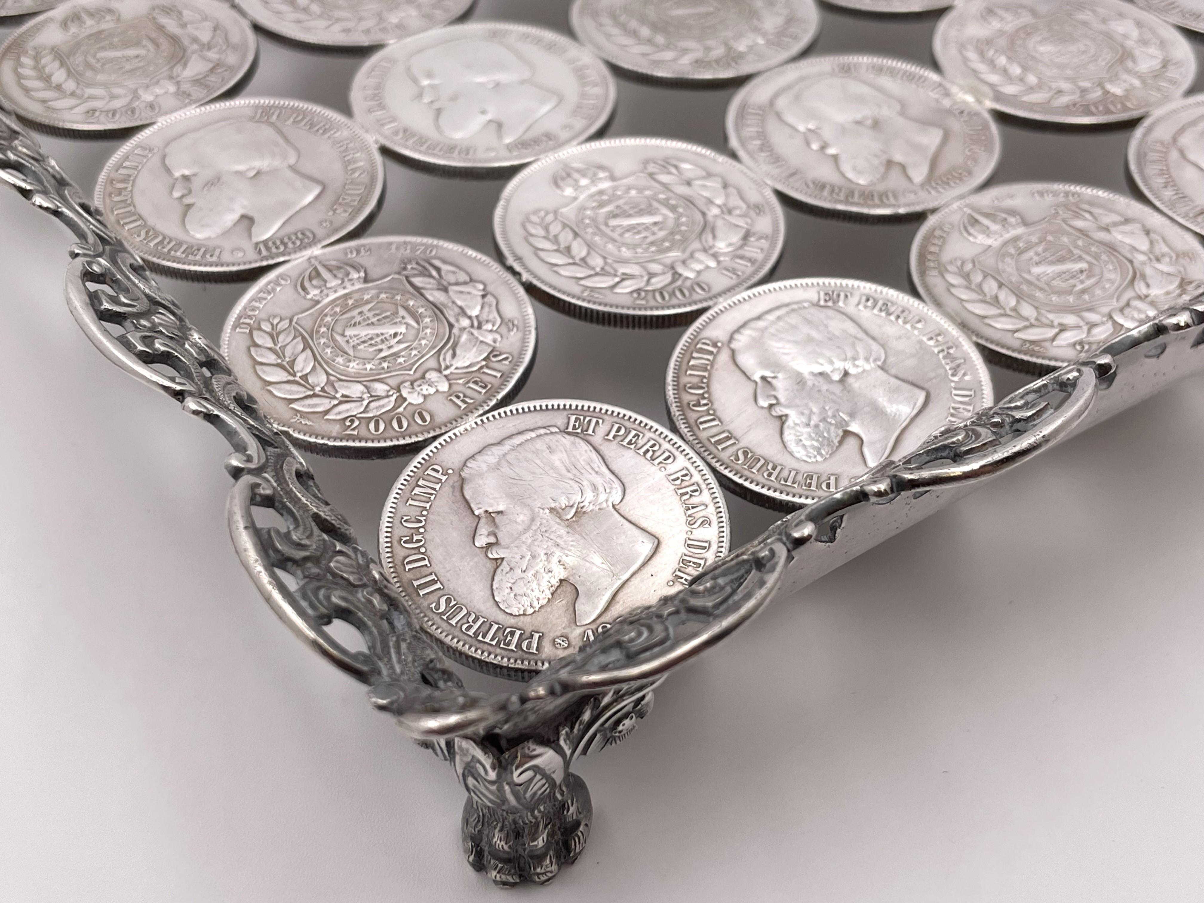 Raro set brasiliano di 3 vassoi con piedi in argento realizzati con monete del XIX e XX secolo in vendita 3