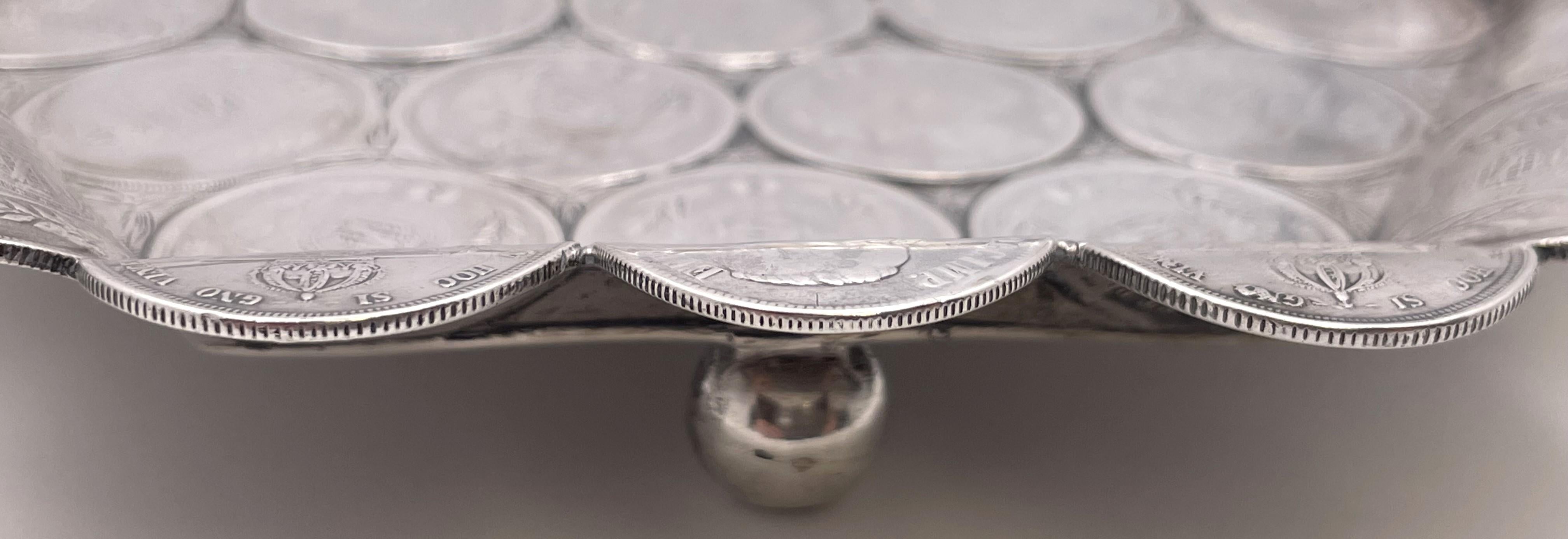 Raro set brasiliano di 3 vassoi con piedi in argento realizzati con monete del XIX e XX secolo in vendita 6