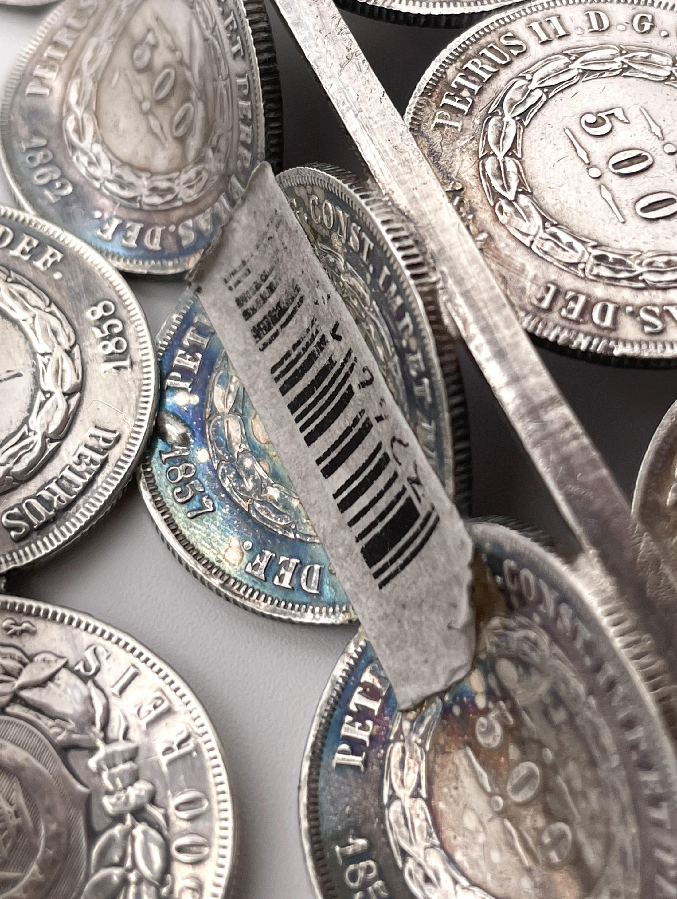 Raro set brasiliano di 3 vassoi con piedi in argento realizzati con monete del XIX e XX secolo in vendita 9