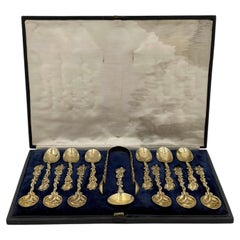 Cucharas y pinzas de plata de ley dorada de Francis Higgins, de 1865, con motivos de hojas