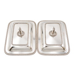 William Frisbee, coppia di piatti con coperchio in argento sterling dell’epoca georgiana inglese, 1810