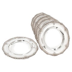 Juego de 12 platos llanos y platos de presentación de plata de ley inglesa de Francis Higgins, de 1928