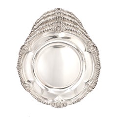 Juego de 12 platos llanos y platos de presentación de plata de ley inglesa de Francis Higgins, de 1928