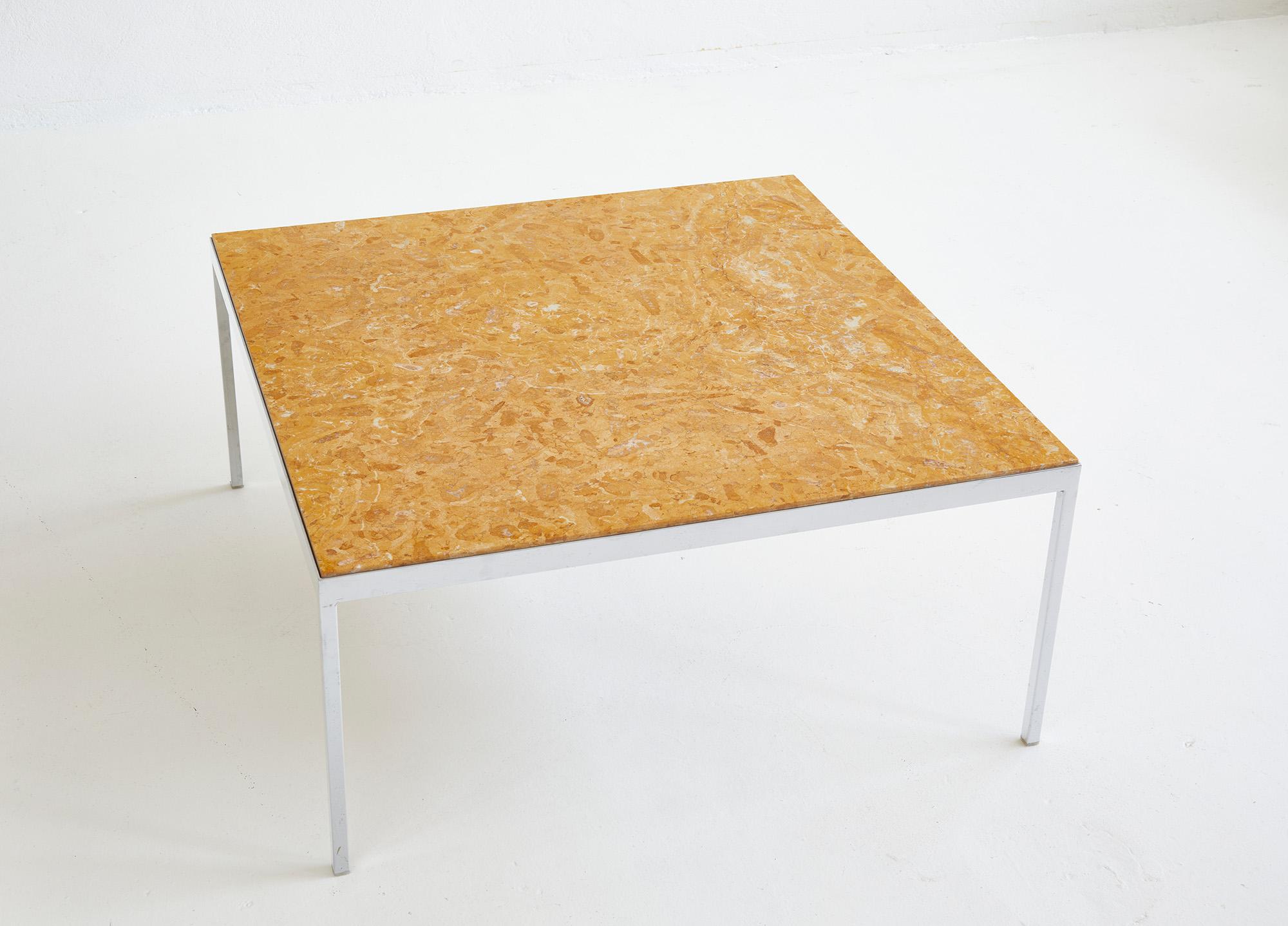 Square yellow marble coffee table with chromed metal base 1970 In Good Condition For Sale In Renens, CH