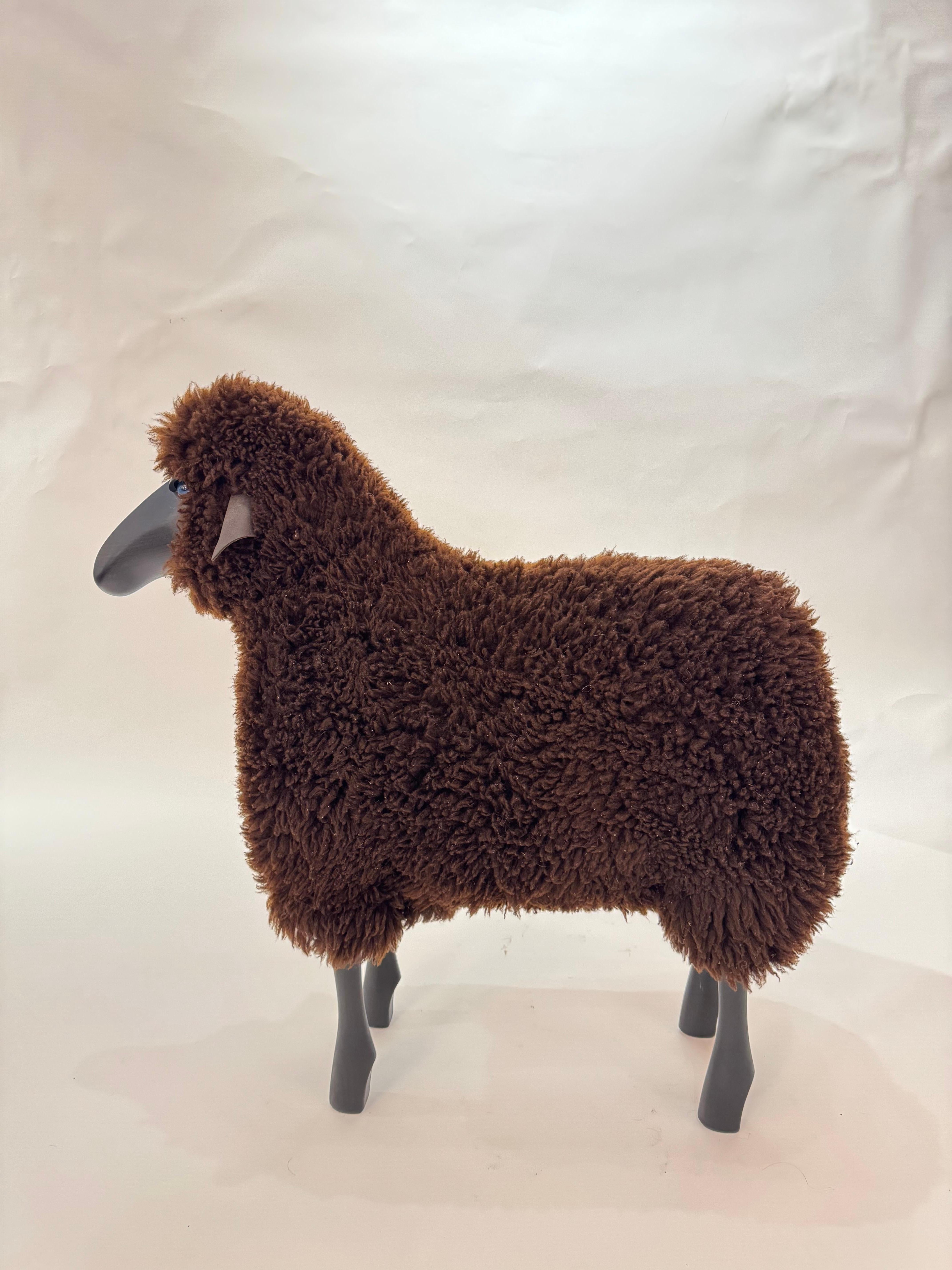 Moderne Mouton fait à la main en fourrure Brown et en bois de teck par Hans Peter Krafft, Meier Allemagne. en vente
