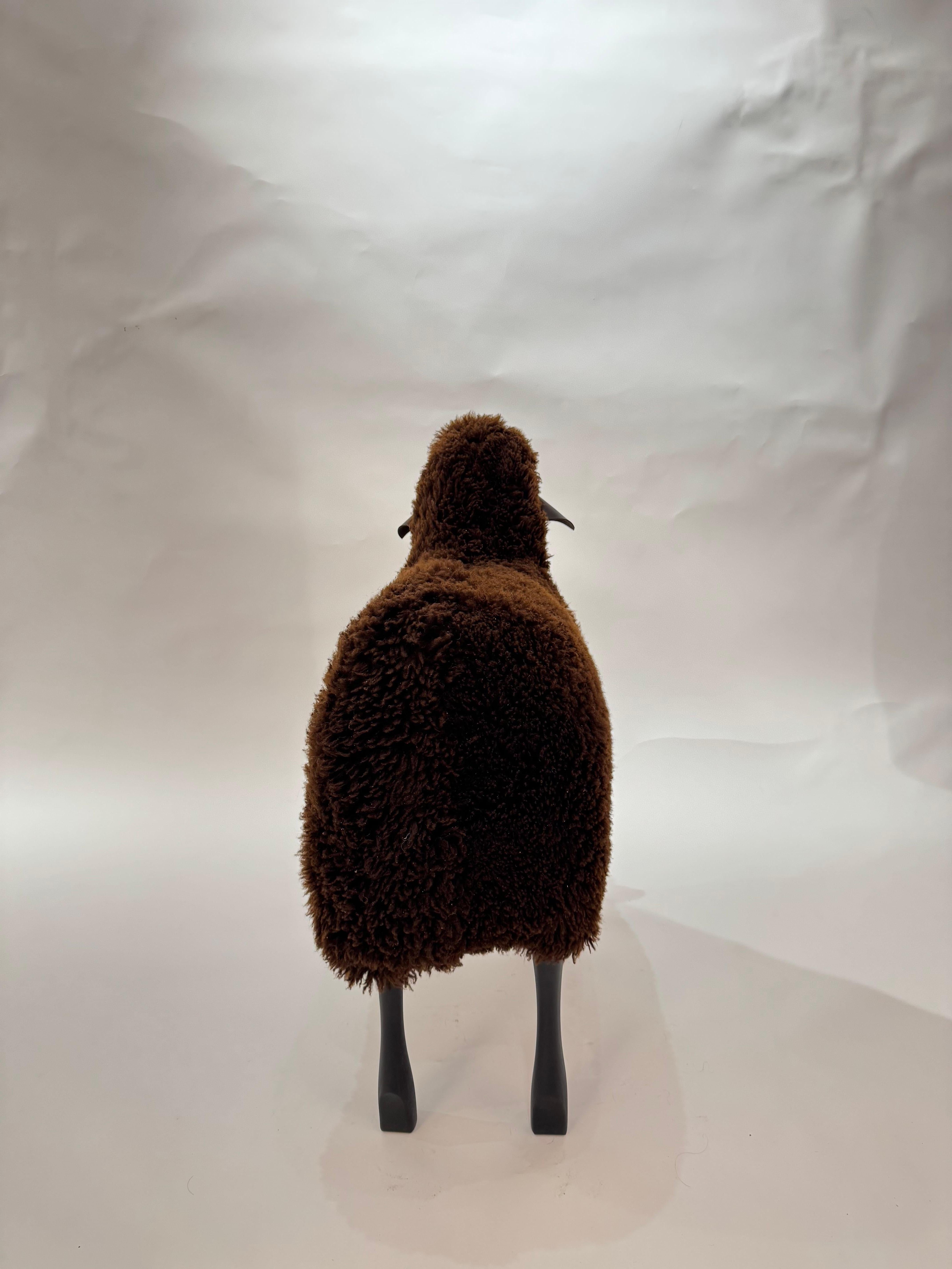 Mouton fait à la main en fourrure Brown et en bois de teck par Hans Peter Krafft, Meier Allemagne. en vente 1