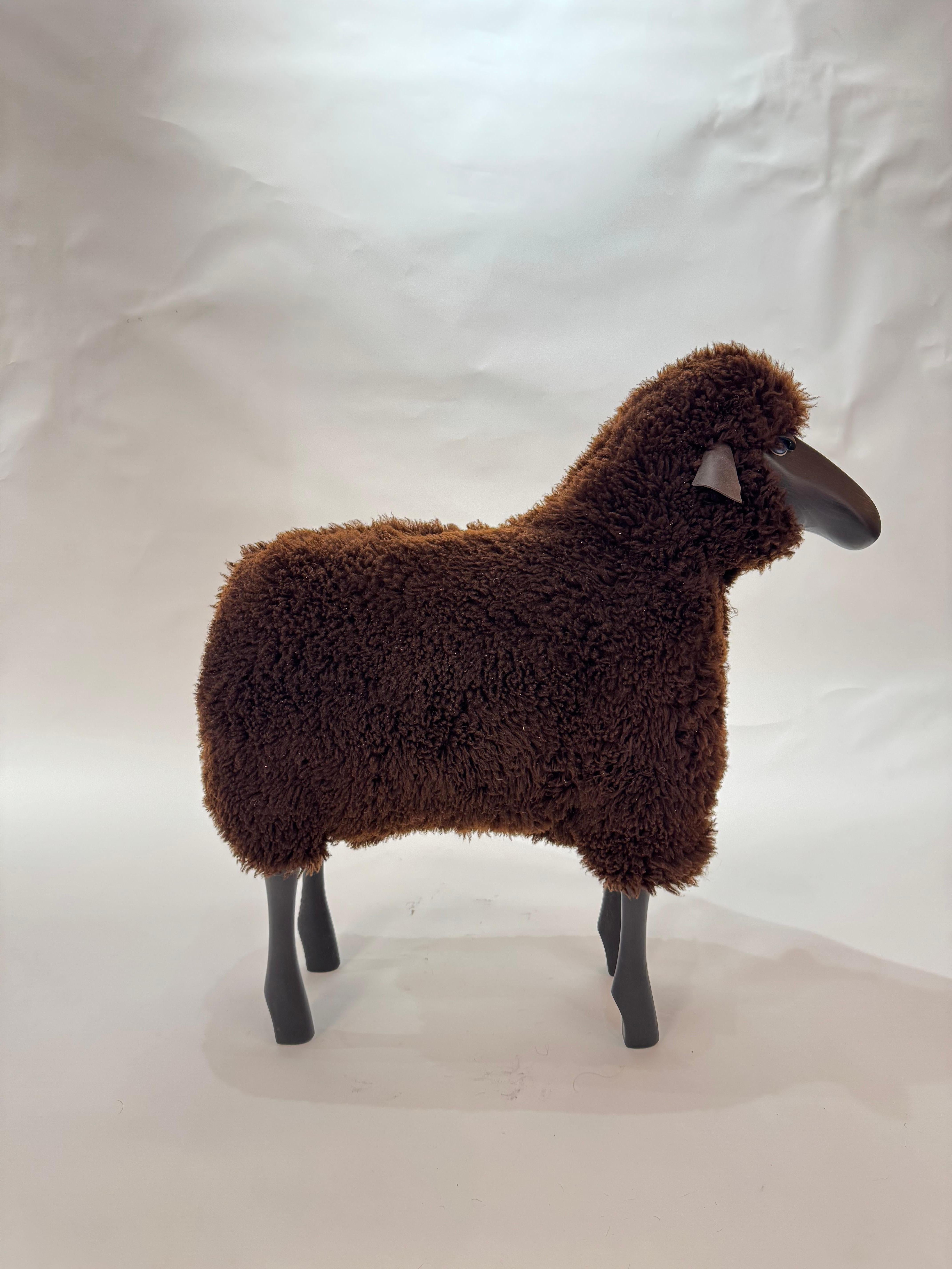 Mouton fait à la main en fourrure Brown et en bois de teck par Hans Peter Krafft, Meier Allemagne. en vente 2