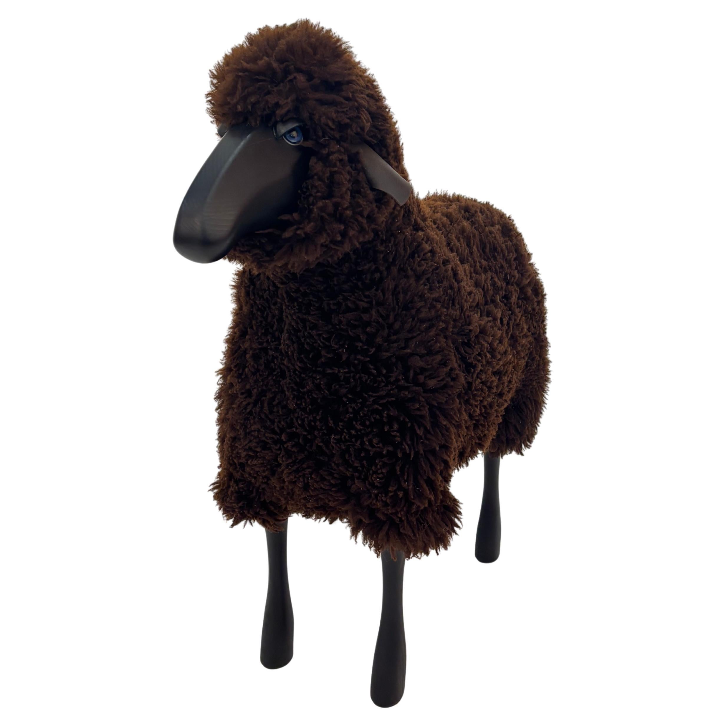 Mouton fait à la main en fourrure Brown et en bois de teck par Hans Peter Krafft, Meier Allemagne. en vente