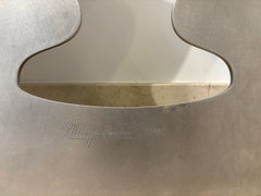 «Razorblade», una escultura minimalista e industrial del artista francés Philippe Perrin.