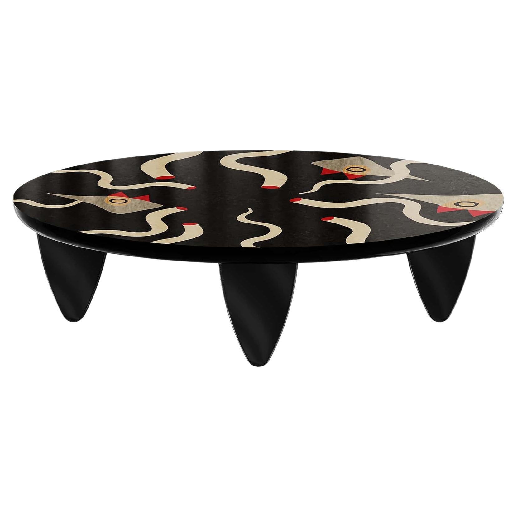 Table basse ovale moderne et organique avec figures surréalistes en bois marquetée noire