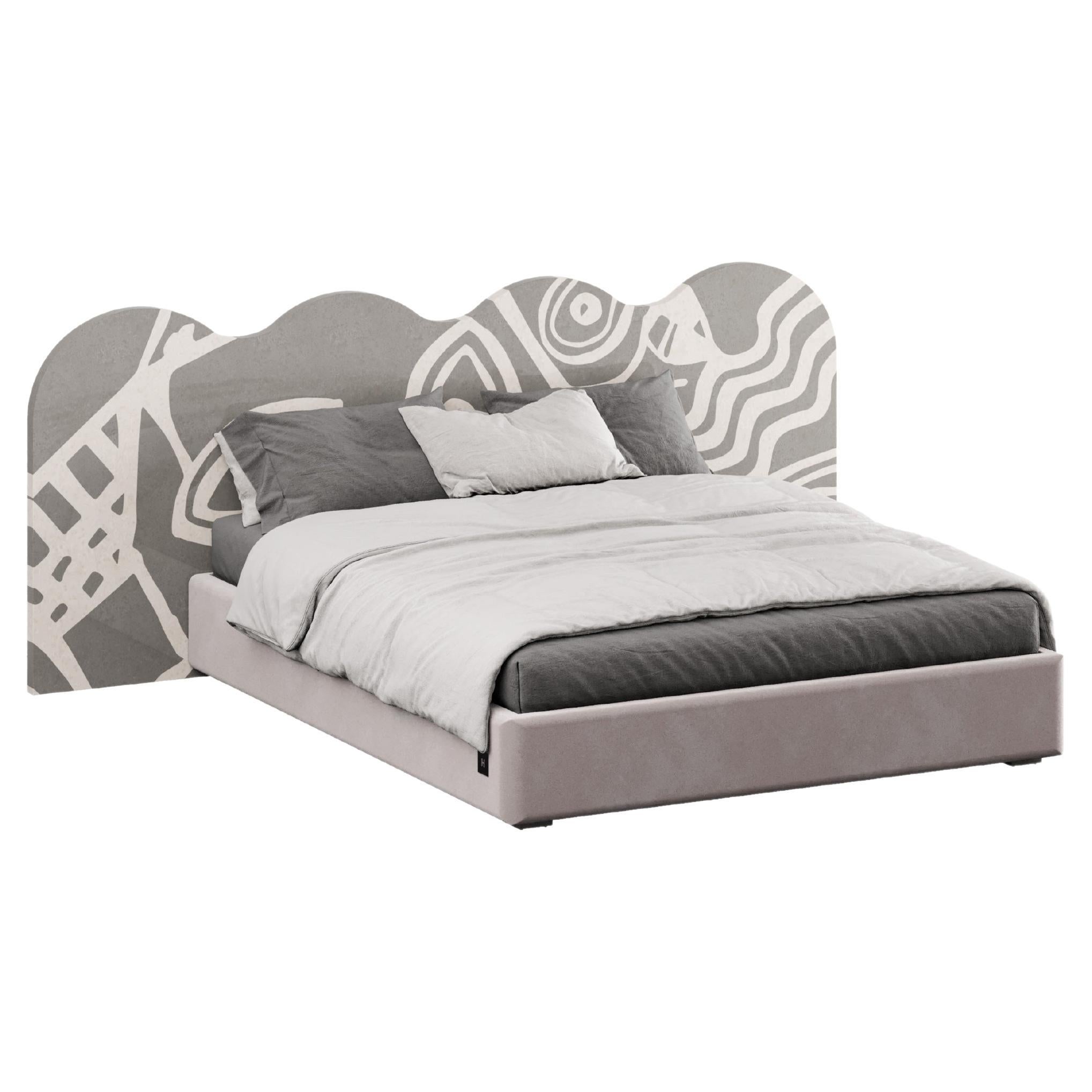 Mid-Century Modern Wellenförmiges Kopfteil aus grauem und weißem Holz mit grauem und weißem Muster für King-Bett
