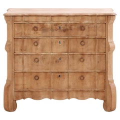 Commodes and Chests of Drawers