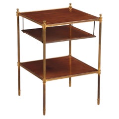 Tavolino a tre ripiani in mogano francese e ottone, 1950 circa