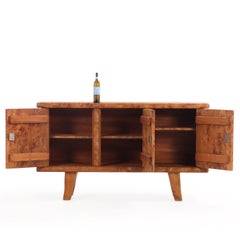 Credenza in olmo con nodi in stile brutalista francese, 1960 circa