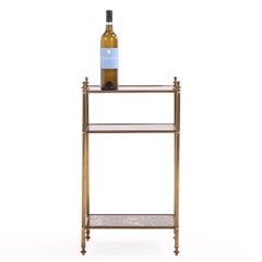 Mesa francesa de latón y cristal de 3 pisos, c. 1950.