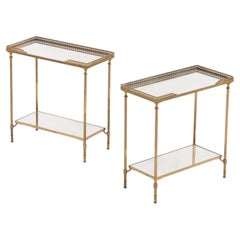 Une magnifique paire de tables françaises en laiton et miroir, dans le style de Jansen