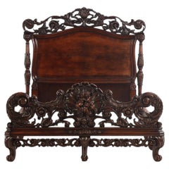 Lit de mariage en noyer sculpté, vers 1890