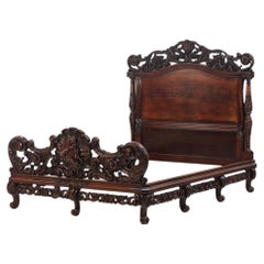 Lit de mariage en noyer sculpté, vers 1890