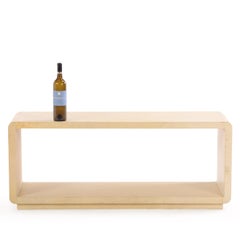 Moderner Couchtisch oder Bank im Pergament-Stil