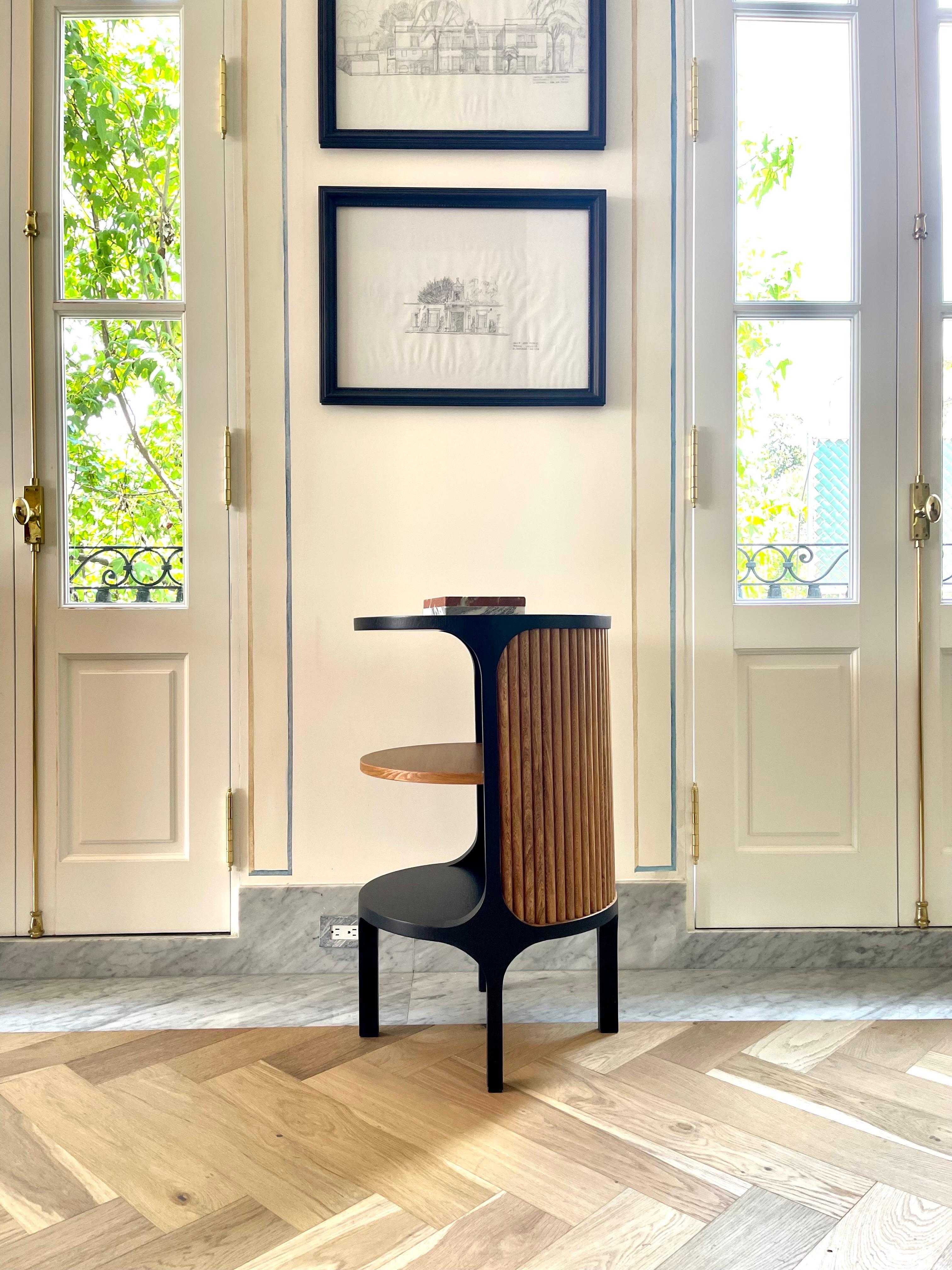 Beistelltisch im Art-déco-Stil aus Eichefurnier und rosa Poui (21. Jahrhundert und zeitgenössisch) im Angebot