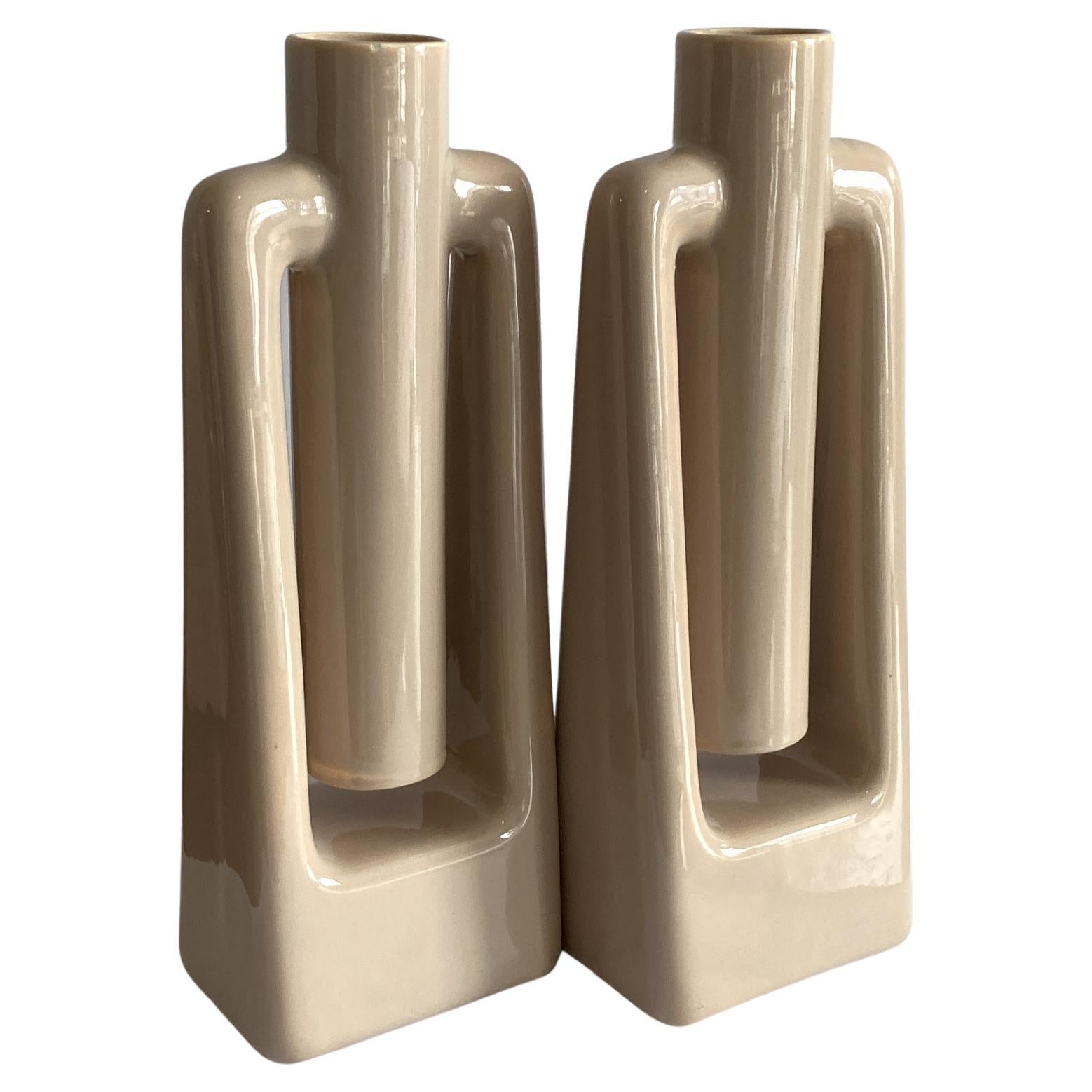 Paire de deux vases postmodernes abstraits beiges écru de Haeger en vente