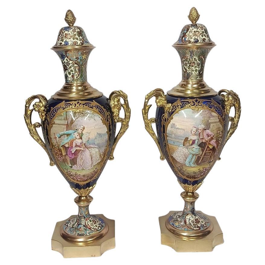 Elegant pair of Sèvres-style porcelain vases For Sale