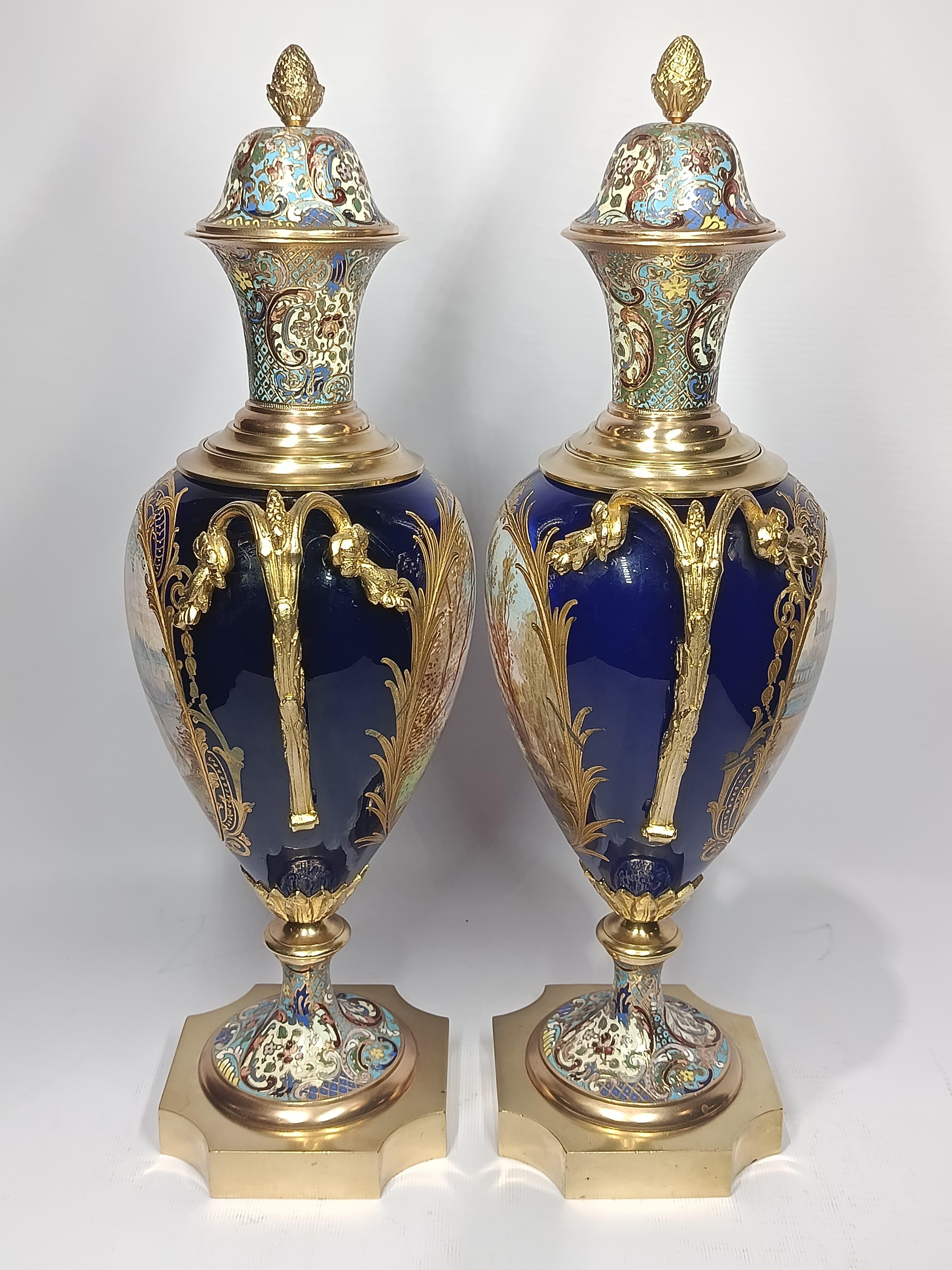 Napoleon III Elegant pair of Sèvres-style porcelain vases For Sale