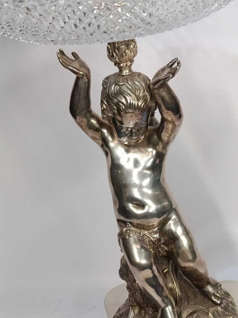 Bronze Paire de centres de table néoclassiques avec chérubins 1900 Angleterre en vente
