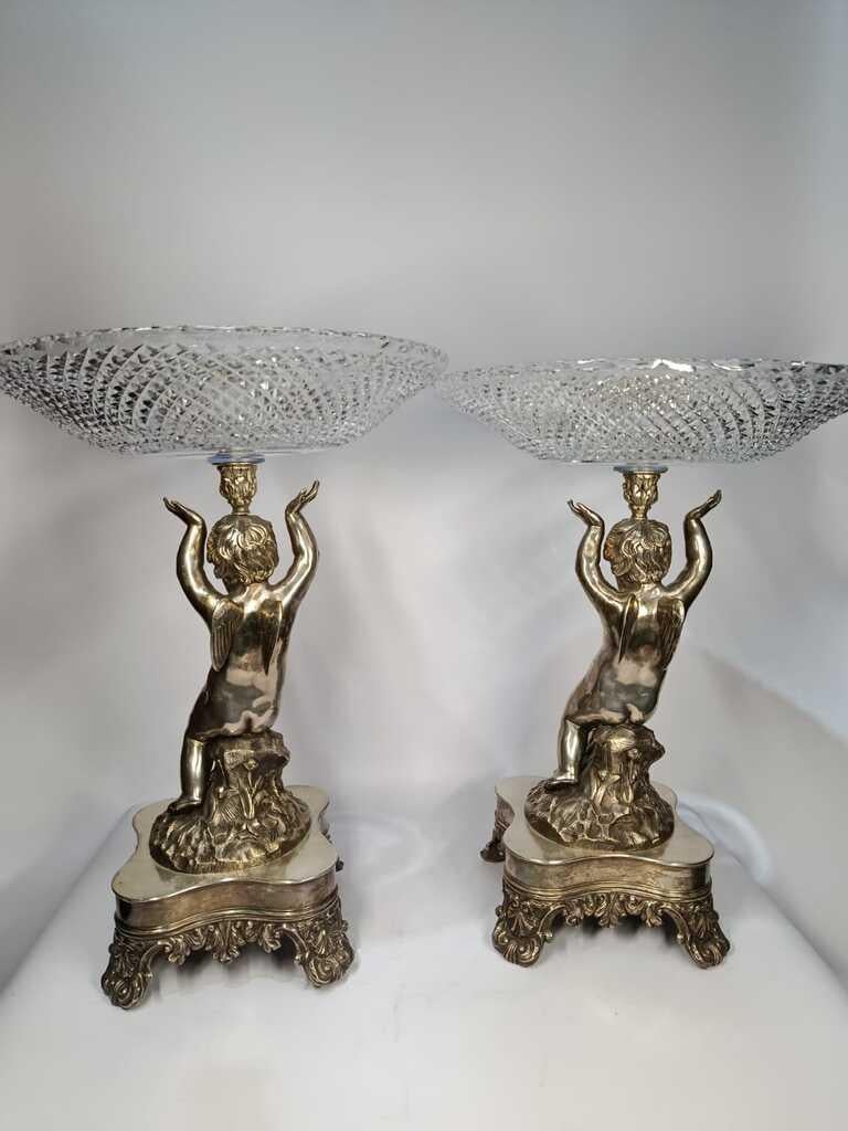 Paire de centres de table néoclassiques avec chérubins 1900 Angleterre Bon état - En vente à Buenos Aires, Argentina