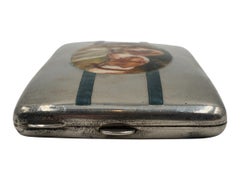 Caja de cigarrillos austriaca de plata 900 y esmalte con una perla