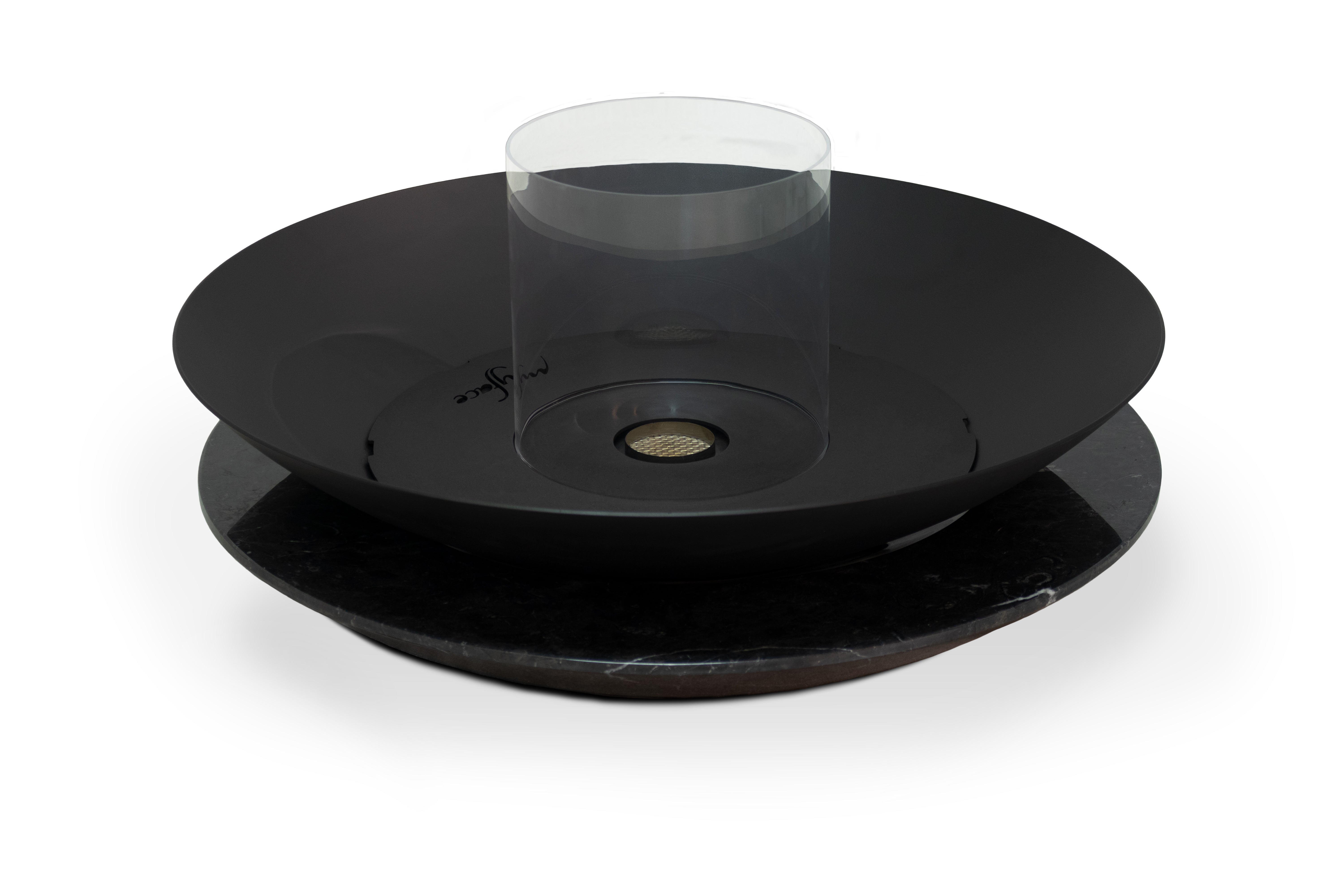 Caminetto da esterno con base in acciaio al carbonio nero e marmo nero marquina