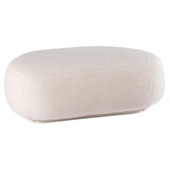 Geschwungene Ottomane "Pietra", gepolstert mit Bouclé-Stoff