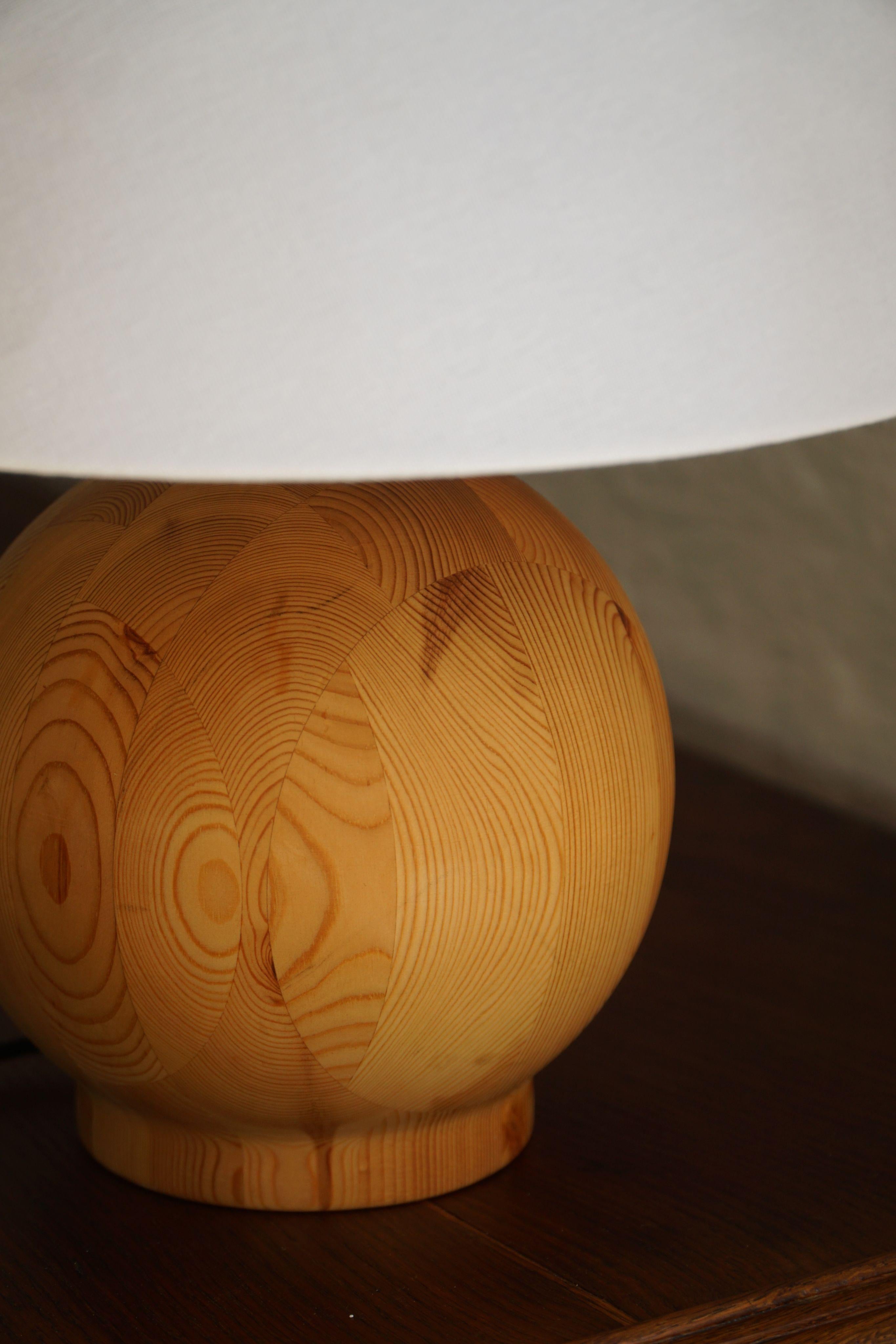 Runde Holztischlampe, Dänische Moderne, Massivkiefer, 1980er Jahre im Angebot 4