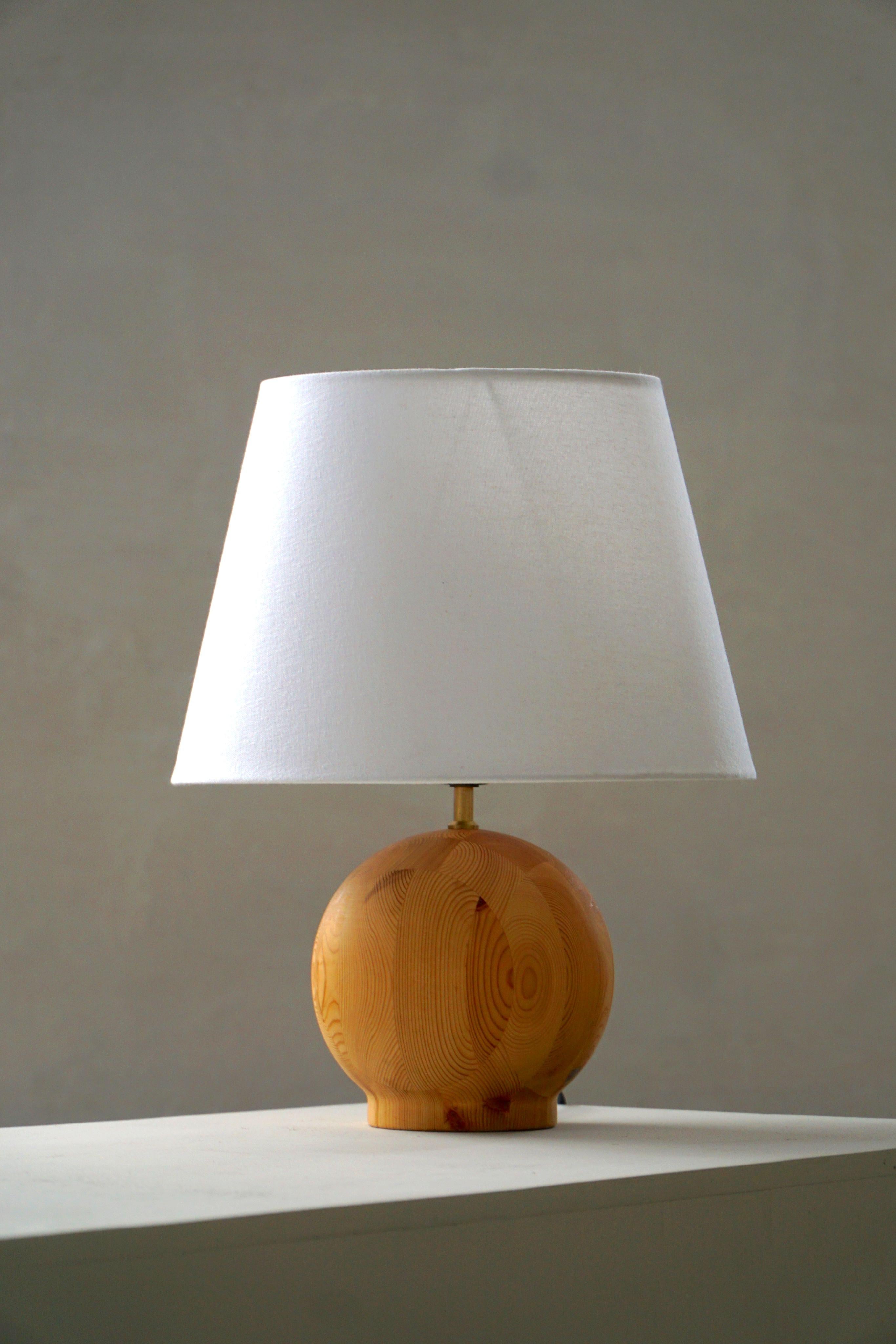 Runde Holztischlampe, Dänische Moderne, Massivkiefer, 1980er Jahre im Angebot 6
