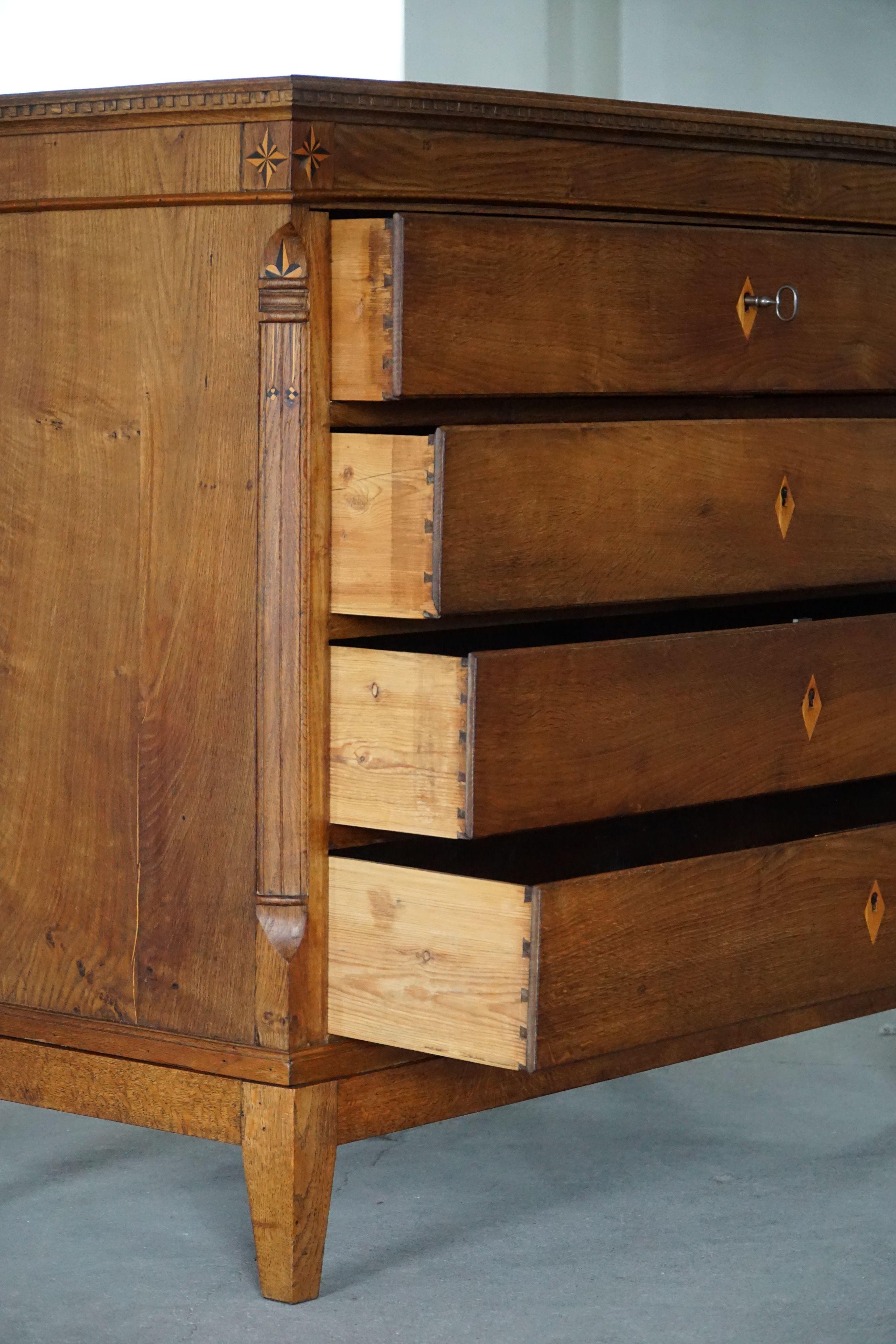 XVIIIe siècle Ancienne commode danoise en Oak, réalisée à la fin du 18ème siècle, Louis XVI en vente
