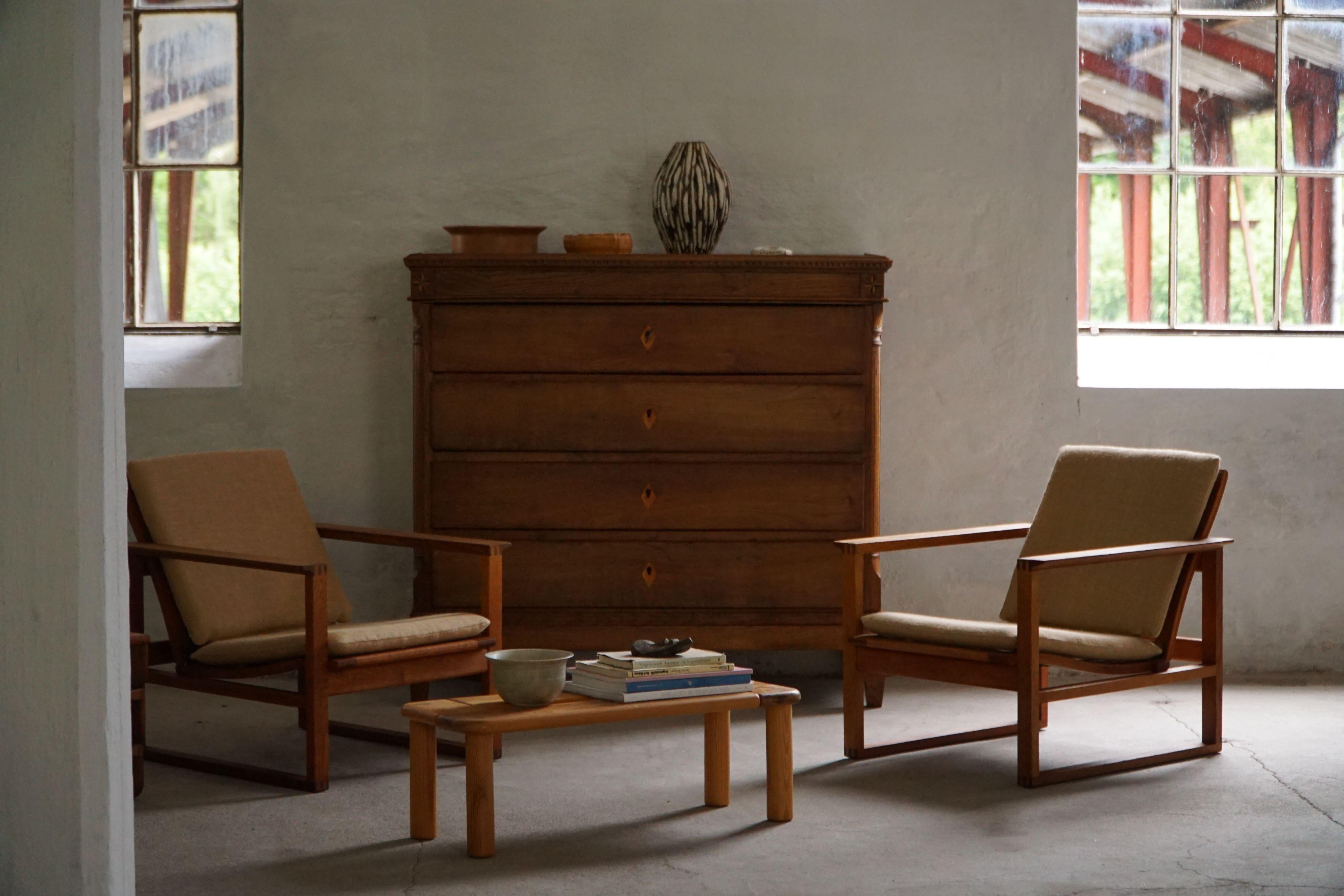 Danois Ancienne commode danoise en Oak, réalisée à la fin du 18ème siècle, Louis XVI en vente