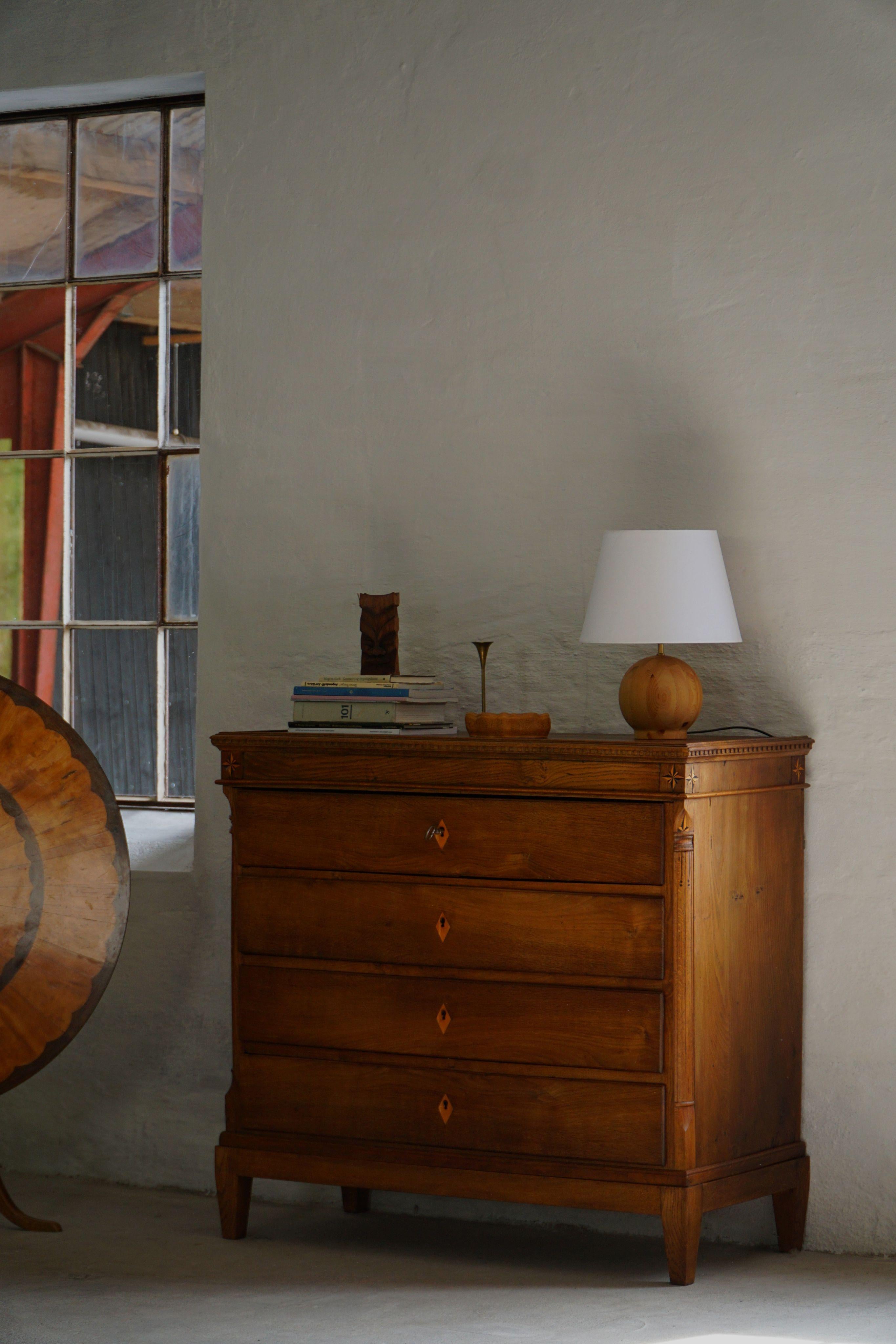 Ancienne commode danoise en Oak, réalisée à la fin du 18ème siècle, Louis XVI en vente 9