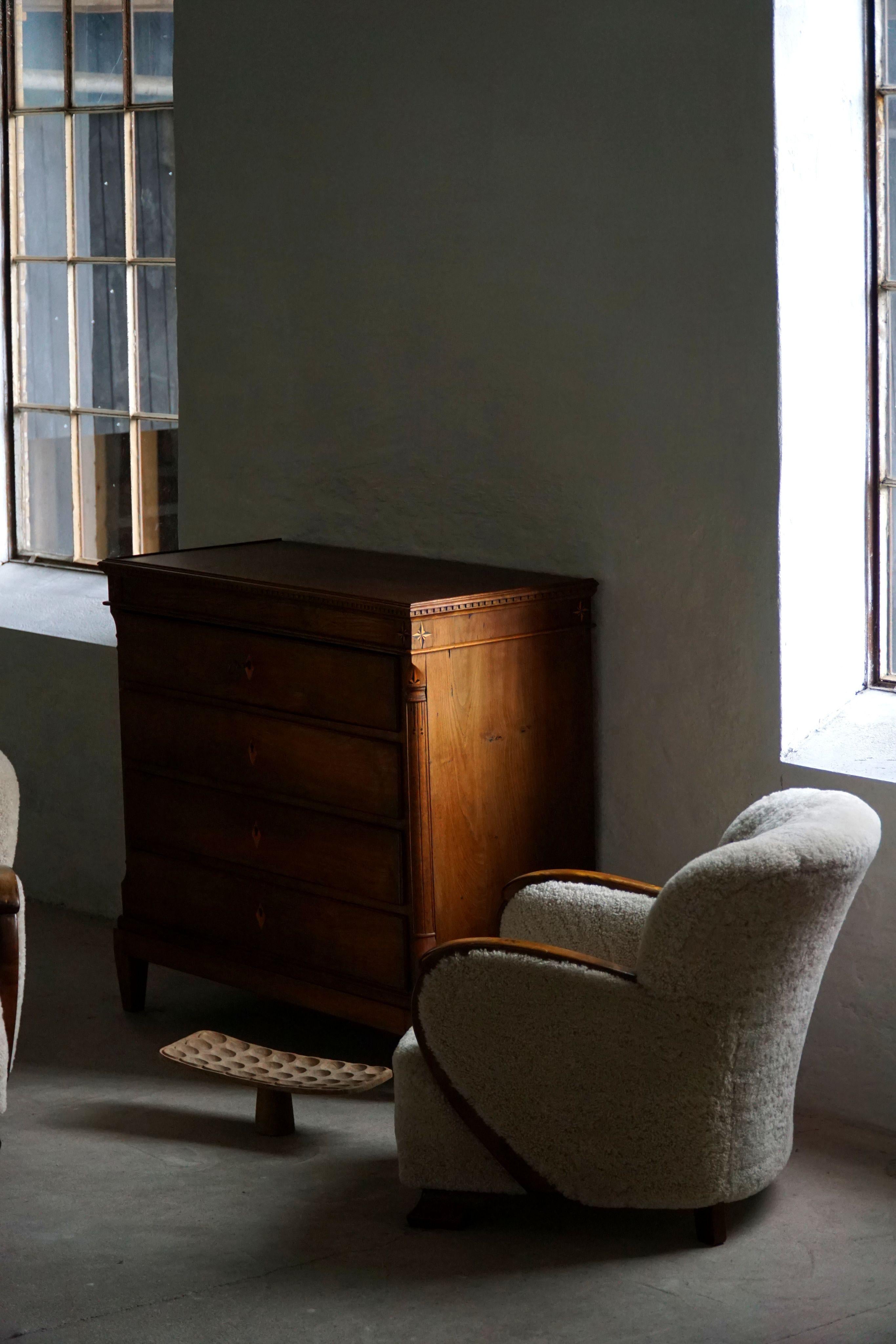 Ancienne commode danoise en Oak, réalisée à la fin du 18ème siècle, Louis XVI en vente 7