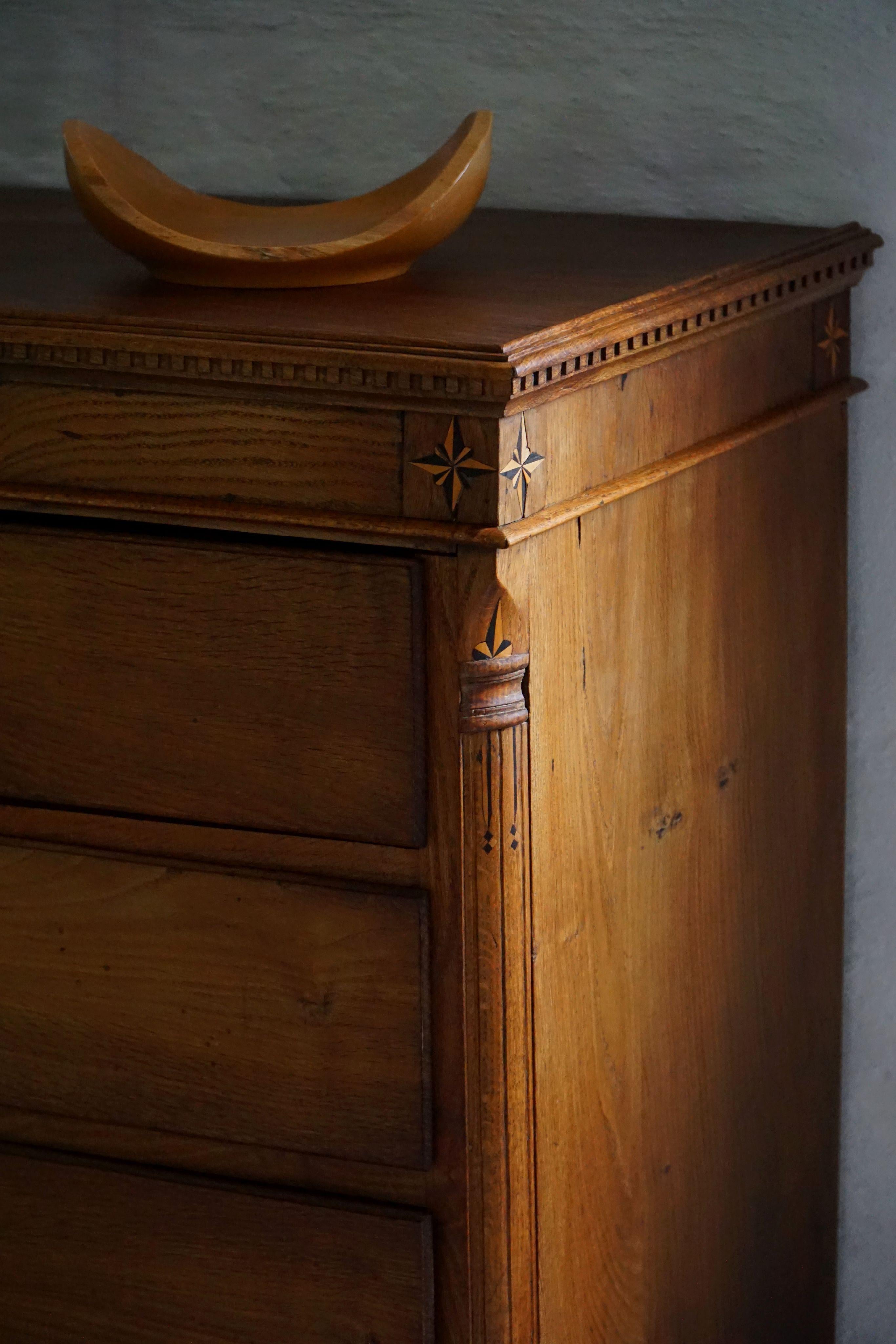 Ancienne commode danoise en Oak, réalisée à la fin du 18ème siècle, Louis XVI en vente 11
