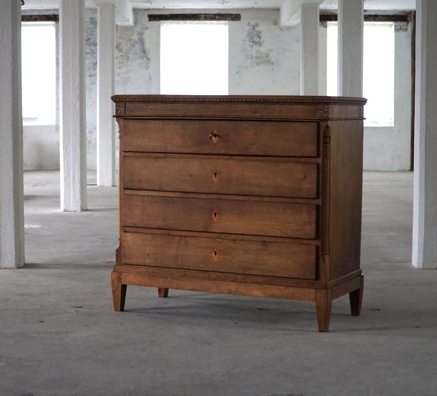 Ancienne commode danoise en Oak, réalisée à la fin du 18ème siècle, Louis XVI en vente 10
