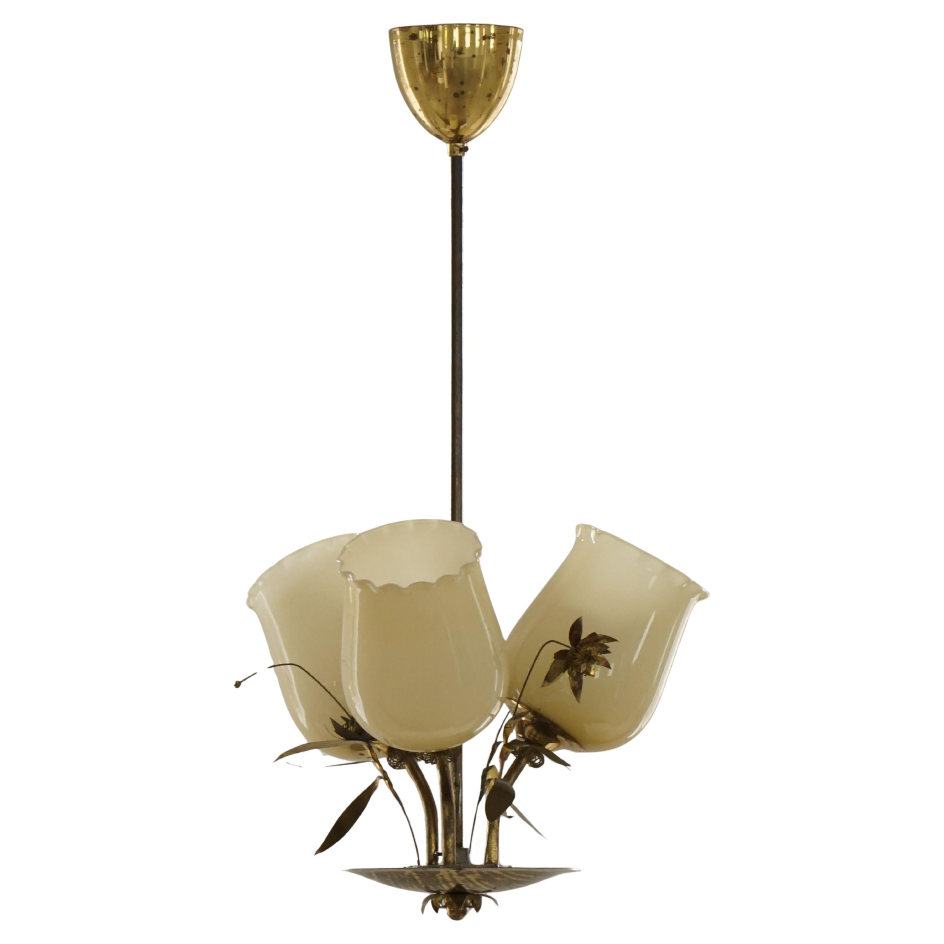 Lustre en verre et laiton du milieu du siècle, Model No No 501-3 par Stockmann, Finlande, années 1940