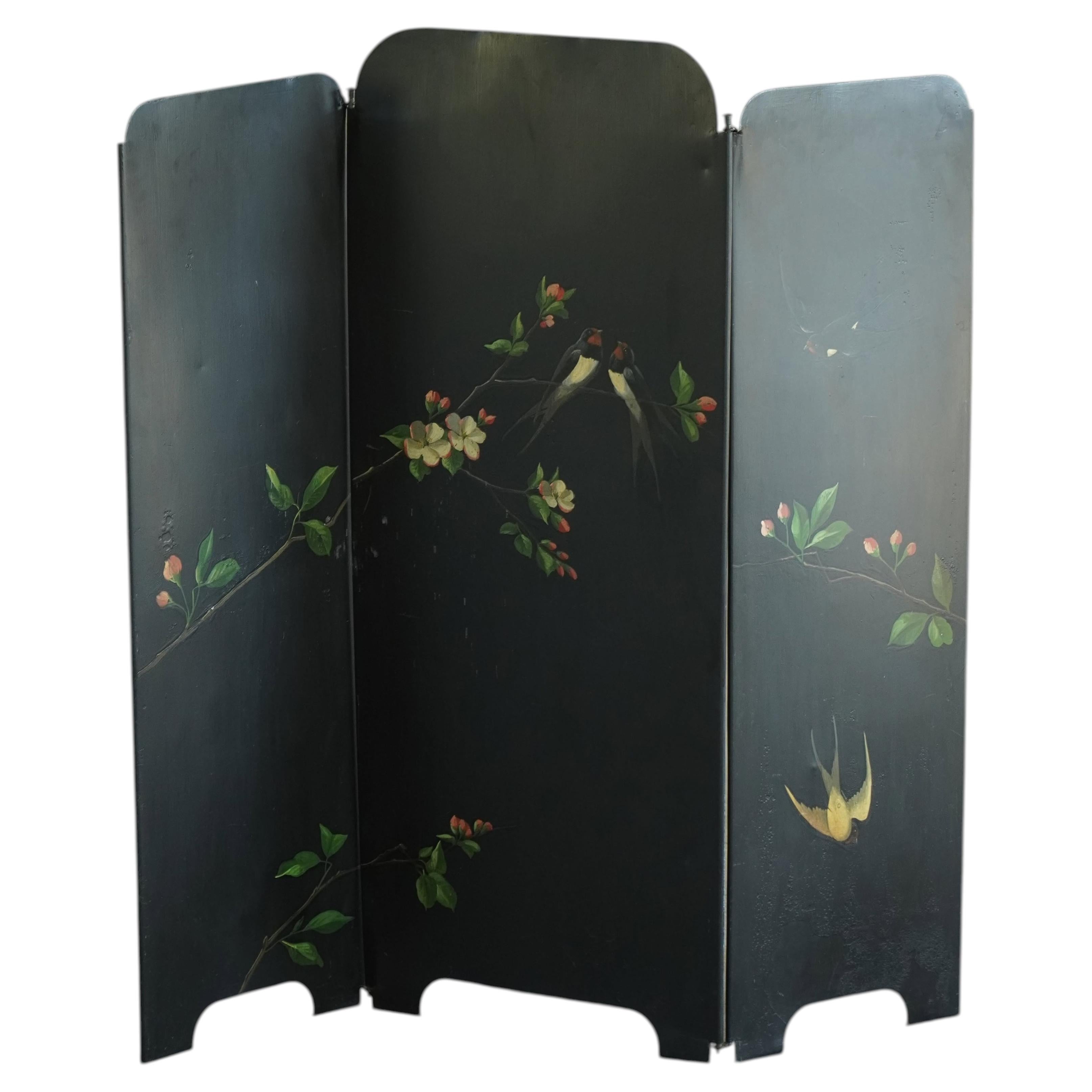 Biombo plegable de hierro pintado a mano con pájaros y flores, de mediados del siglo XX